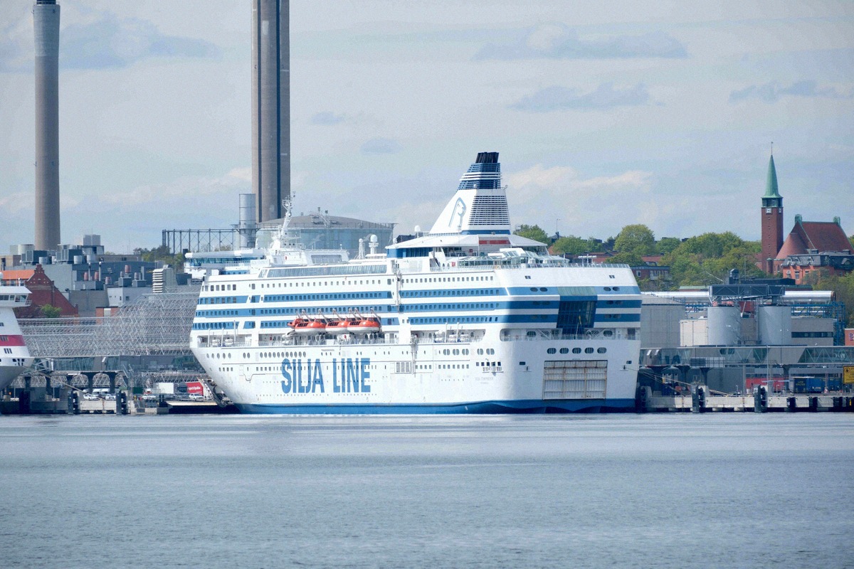 Tallink Silja-färja i hamnen i Stockholm