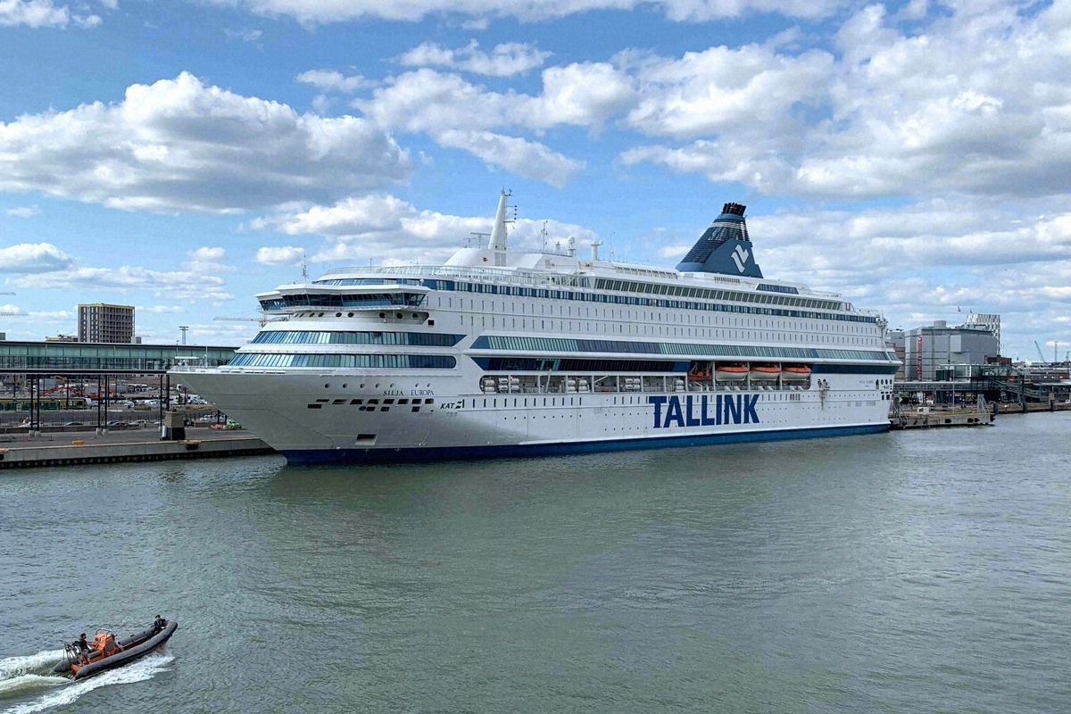 Tallink Silja-färja i hamnen i Helsingfors